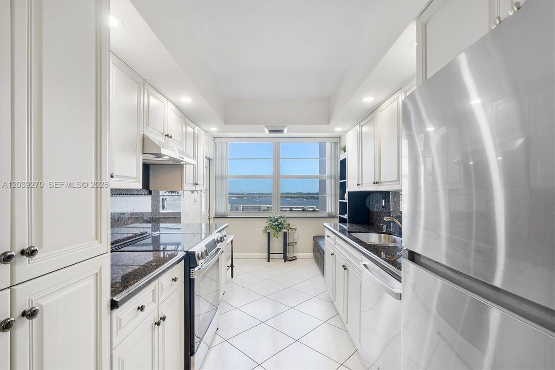 For Sale: $299,900 (2 beds, 2 baths, 1565 Square Feet)