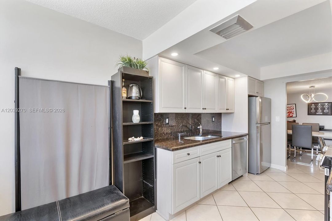 For Sale: $299,900 (2 beds, 2 baths, 1565 Square Feet)