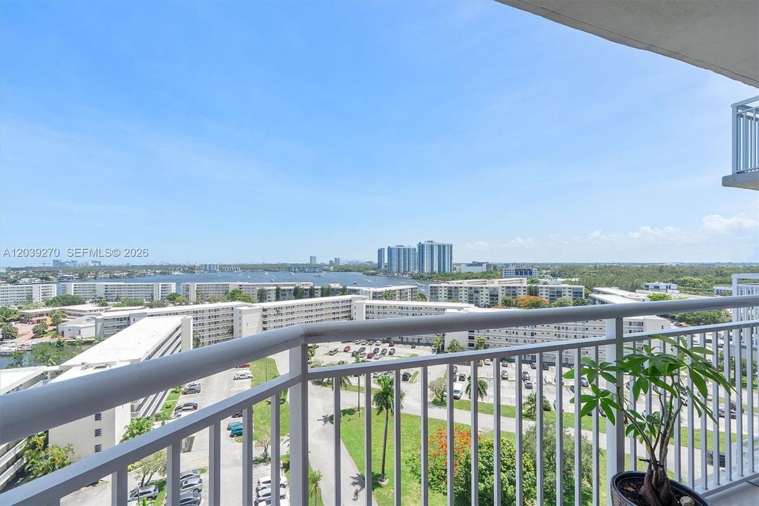 For Sale: $299,900 (2 beds, 2 baths, 1565 Square Feet)