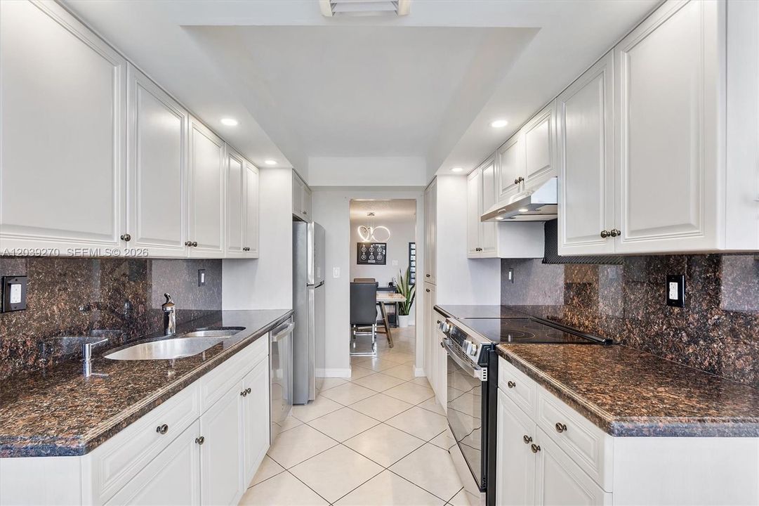 For Sale: $299,900 (2 beds, 2 baths, 1565 Square Feet)