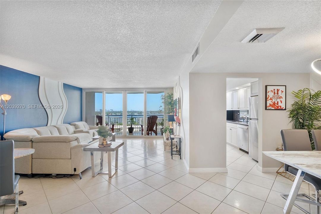 For Sale: $299,900 (2 beds, 2 baths, 1565 Square Feet)