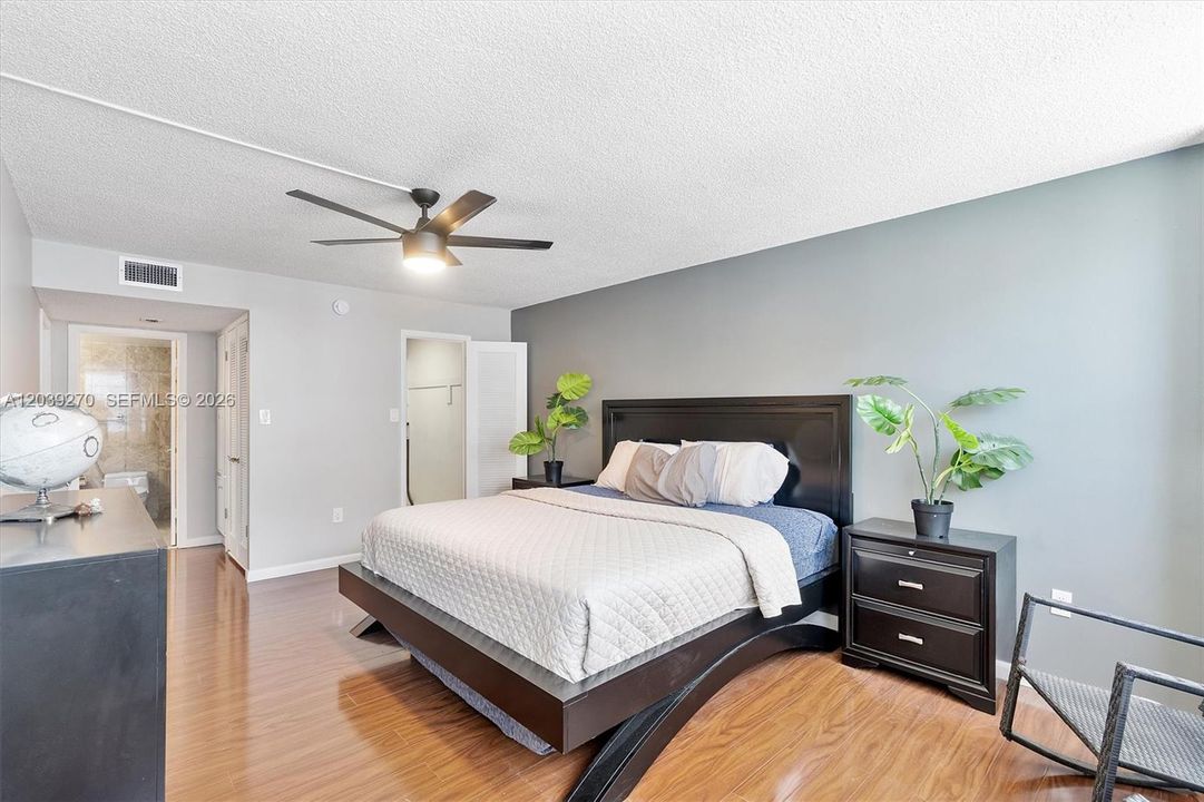 For Sale: $299,900 (2 beds, 2 baths, 1565 Square Feet)