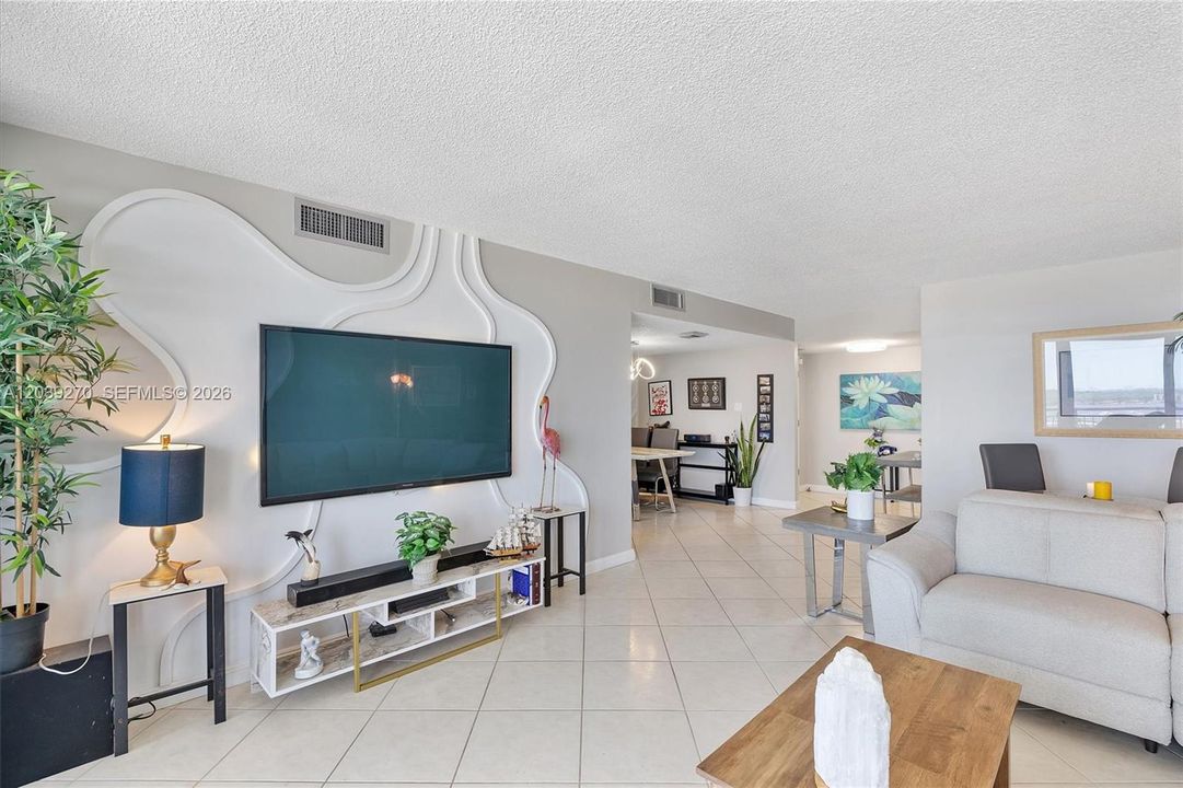 For Sale: $299,900 (2 beds, 2 baths, 1565 Square Feet)