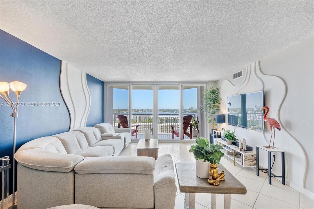 For Sale: $299,900 (2 beds, 2 baths, 1565 Square Feet)