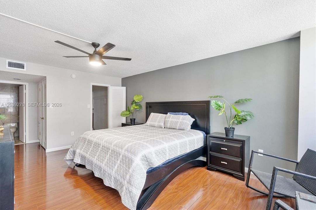 For Sale: $299,900 (2 beds, 2 baths, 1565 Square Feet)