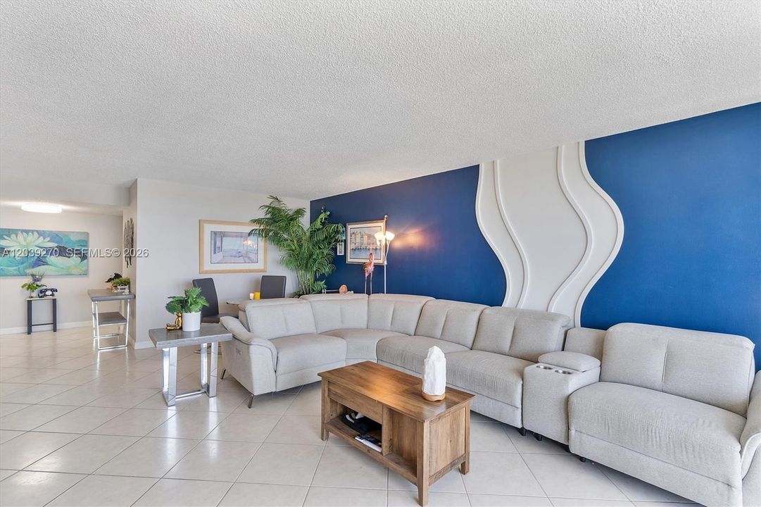 For Sale: $299,900 (2 beds, 2 baths, 1565 Square Feet)