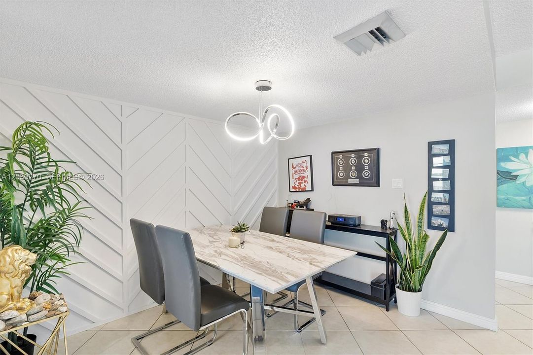 For Sale: $299,900 (2 beds, 2 baths, 1565 Square Feet)