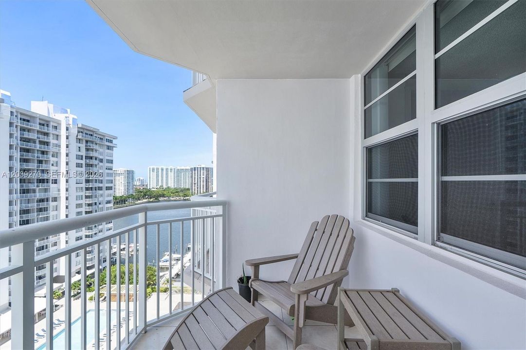For Sale: $299,900 (2 beds, 2 baths, 1565 Square Feet)