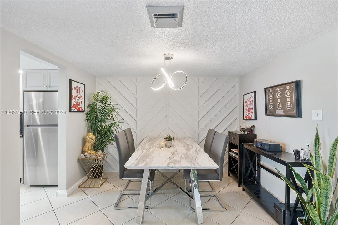 For Sale: $299,900 (2 beds, 2 baths, 1565 Square Feet)