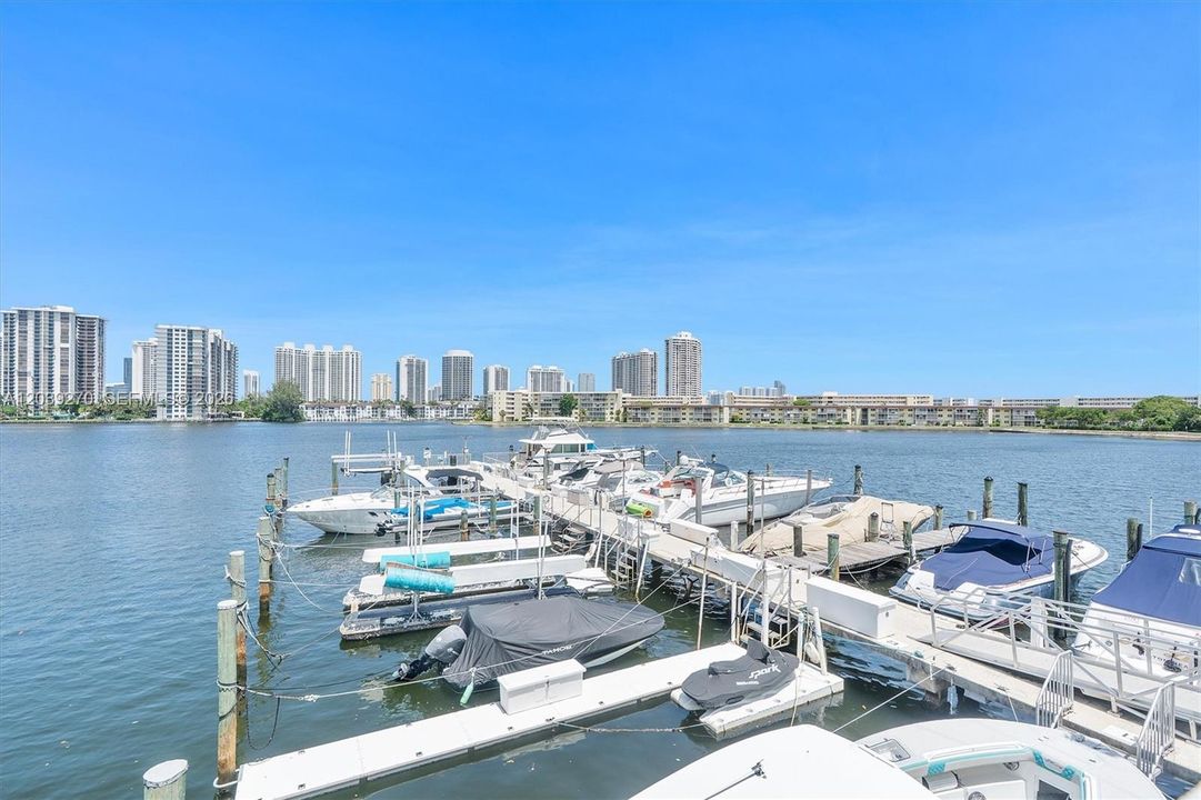 For Sale: $299,900 (2 beds, 2 baths, 1565 Square Feet)