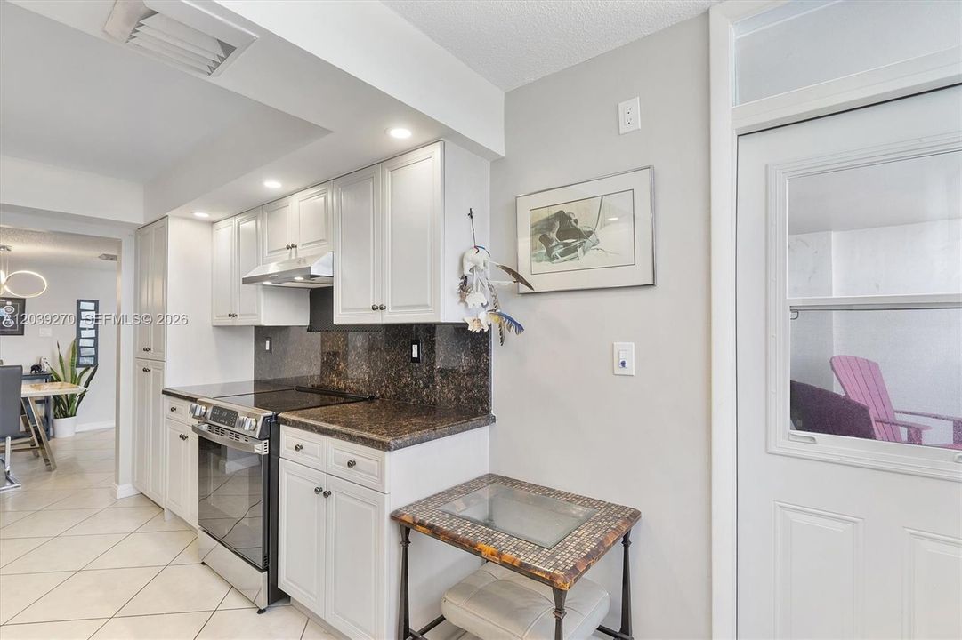 For Sale: $299,900 (2 beds, 2 baths, 1565 Square Feet)