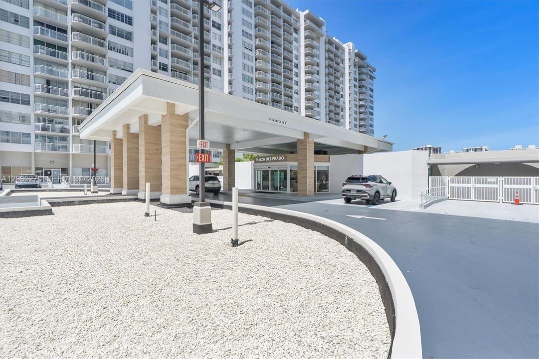For Sale: $299,900 (2 beds, 2 baths, 1565 Square Feet)