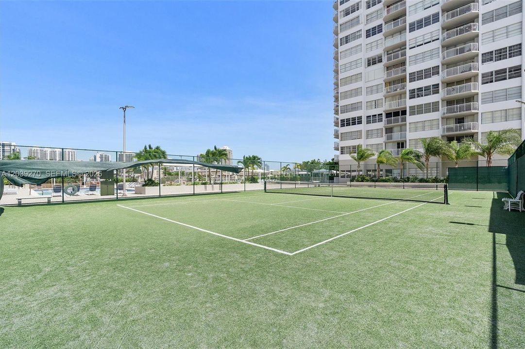 For Sale: $299,900 (2 beds, 2 baths, 1565 Square Feet)