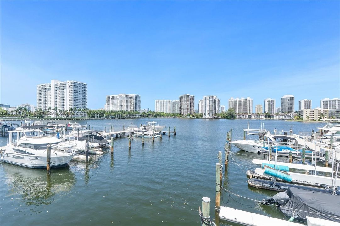 For Sale: $299,900 (2 beds, 2 baths, 1565 Square Feet)