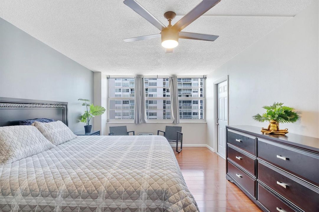 For Sale: $299,900 (2 beds, 2 baths, 1565 Square Feet)