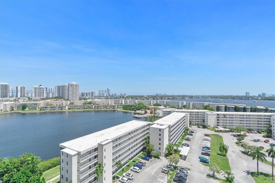 For Sale: $299,900 (2 beds, 2 baths, 1565 Square Feet)