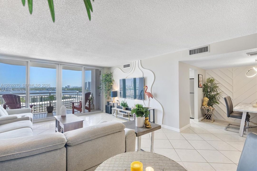 For Sale: $299,900 (2 beds, 2 baths, 1565 Square Feet)