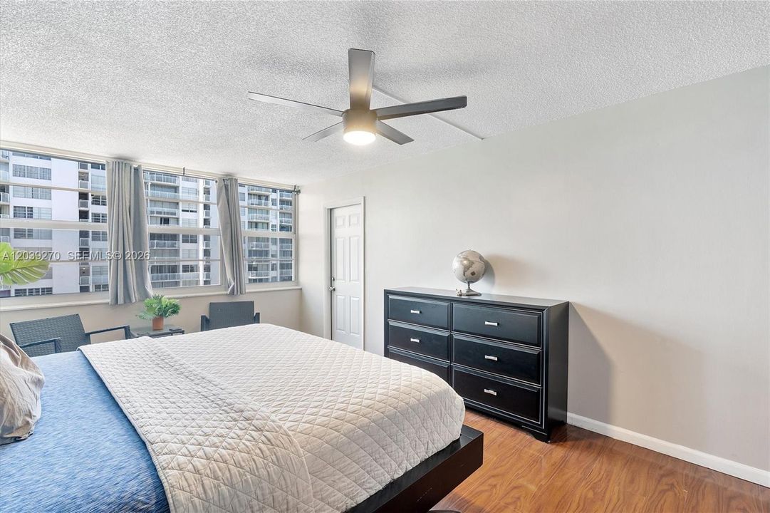 For Sale: $299,900 (2 beds, 2 baths, 1565 Square Feet)