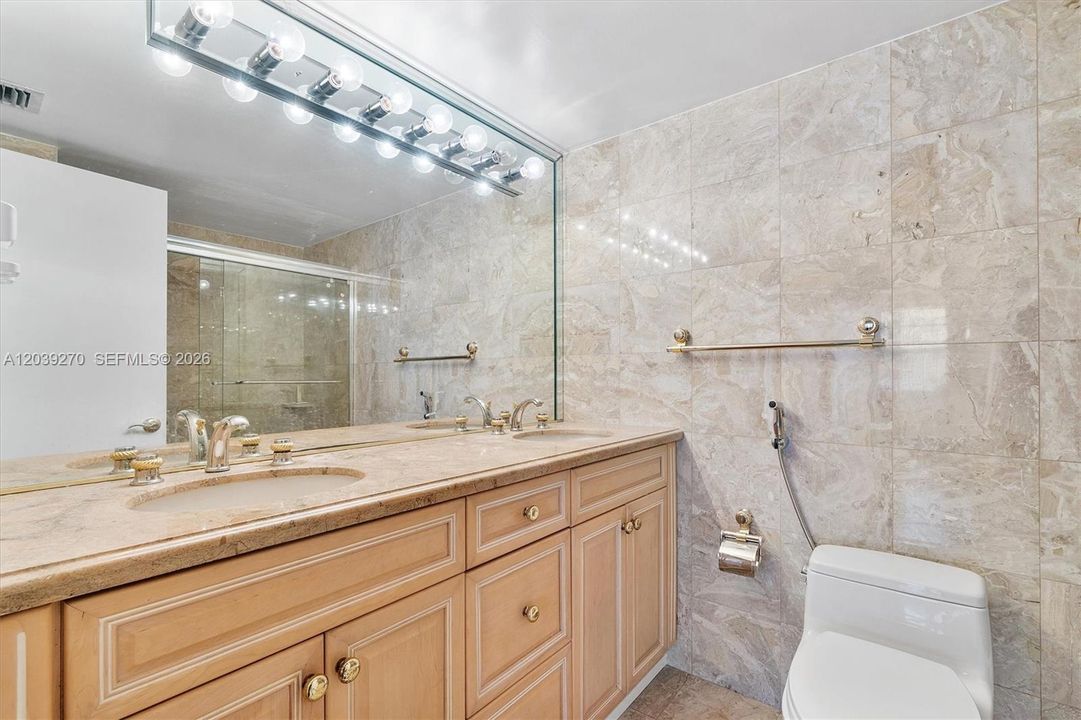 For Sale: $299,900 (2 beds, 2 baths, 1565 Square Feet)