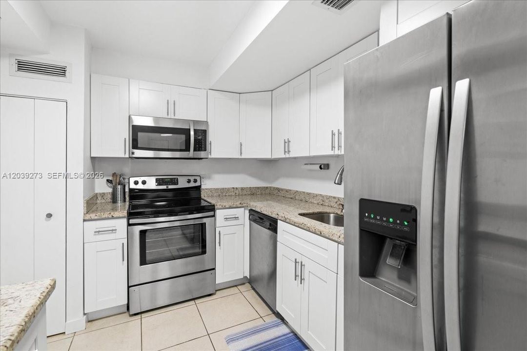 В аренду: $3,500 (2 спален, 2 ванн, 1120 Квадратных фут)
