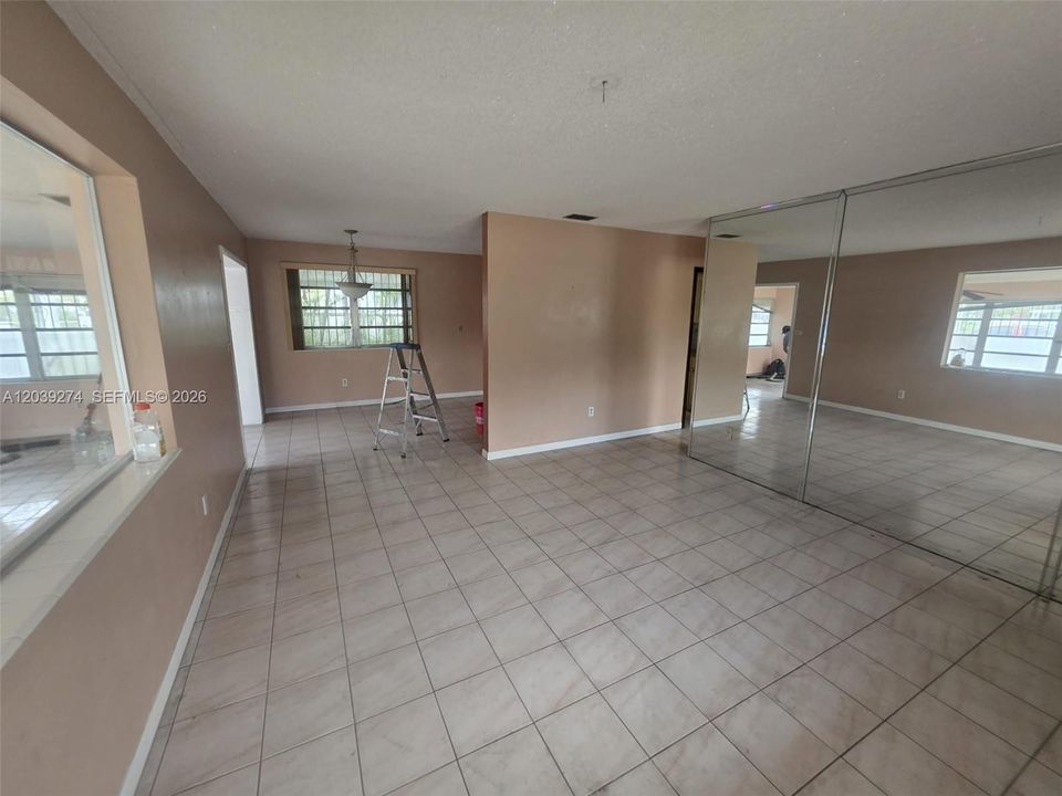 En Venta: $489,900 (3 camas, 3 baños, 2008 Pies cuadrados)