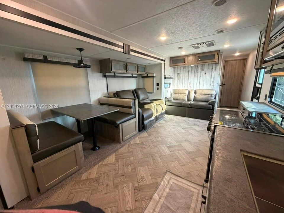 En Renta: $1,500 (1 camas, 1 baños, 1267 Pies cuadrados)