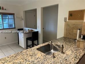 В аренду: $2,200 (2 спален, 2 ванн, 1380 Квадратных фут)