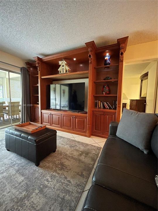 В аренду: $2,200 (2 спален, 2 ванн, 1380 Квадратных фут)