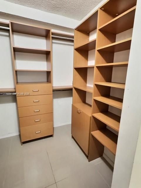На продажу: $239,000 (2 спален, 2 ванн, 1130 Квадратных фут)