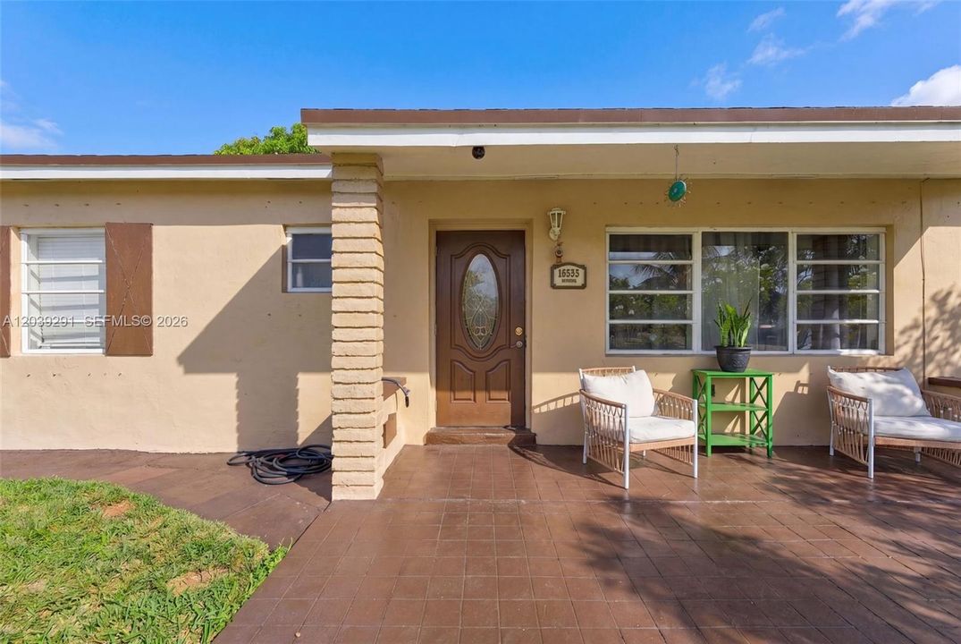 En Venta: $495,000 (4 camas, 2 baños, 1200 Pies cuadrados)