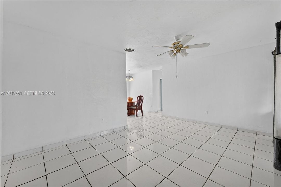 En Venta: $495,000 (4 camas, 2 baños, 1200 Pies cuadrados)