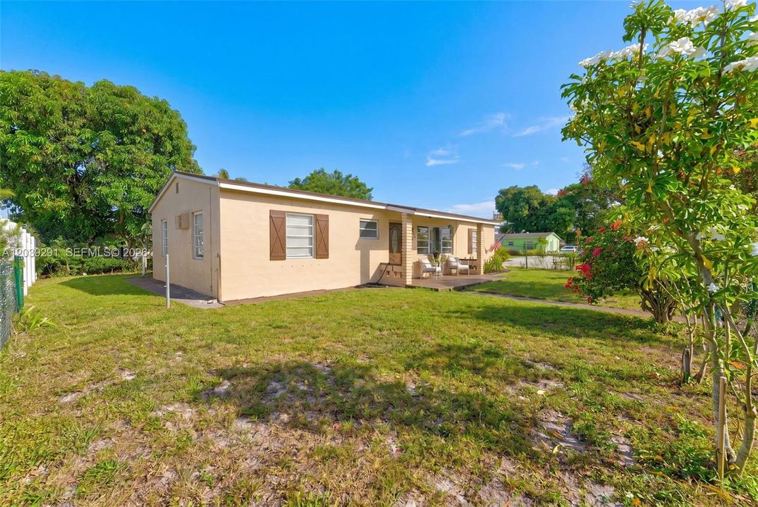 En Venta: $495,000 (4 camas, 2 baños, 1200 Pies cuadrados)