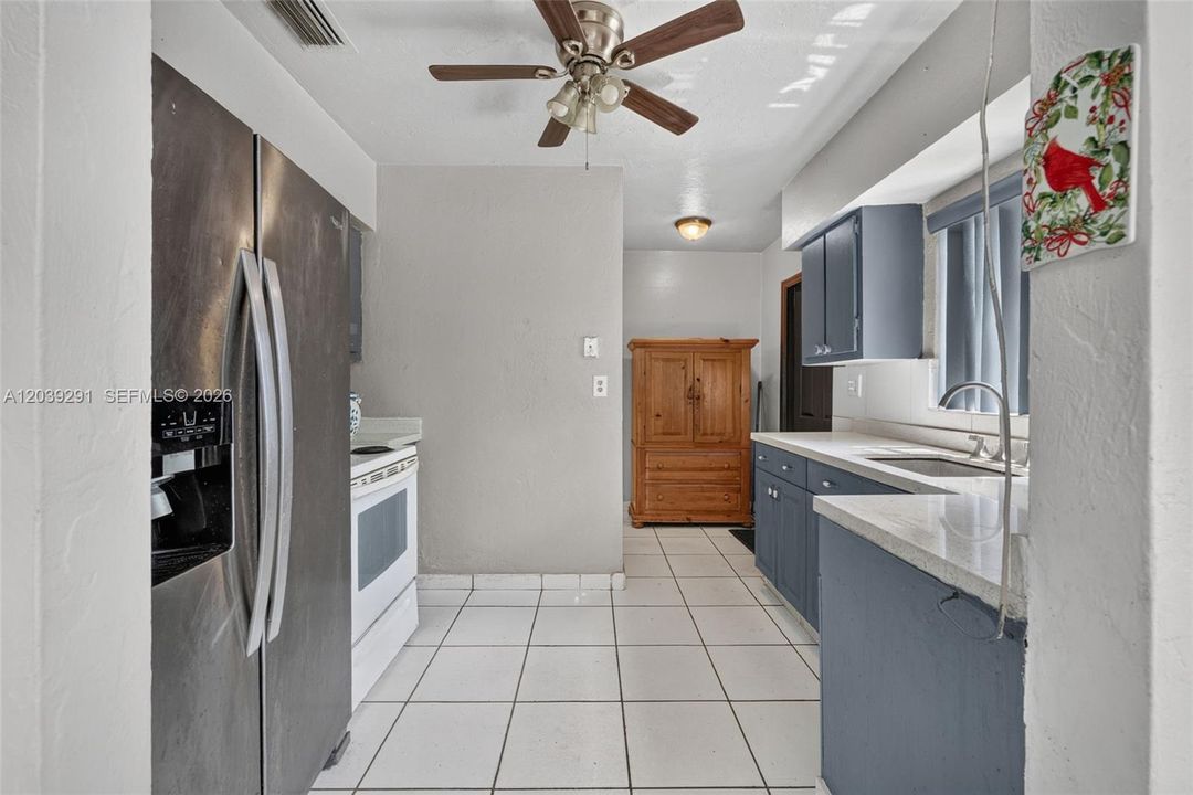 En Venta: $495,000 (4 camas, 2 baños, 1200 Pies cuadrados)