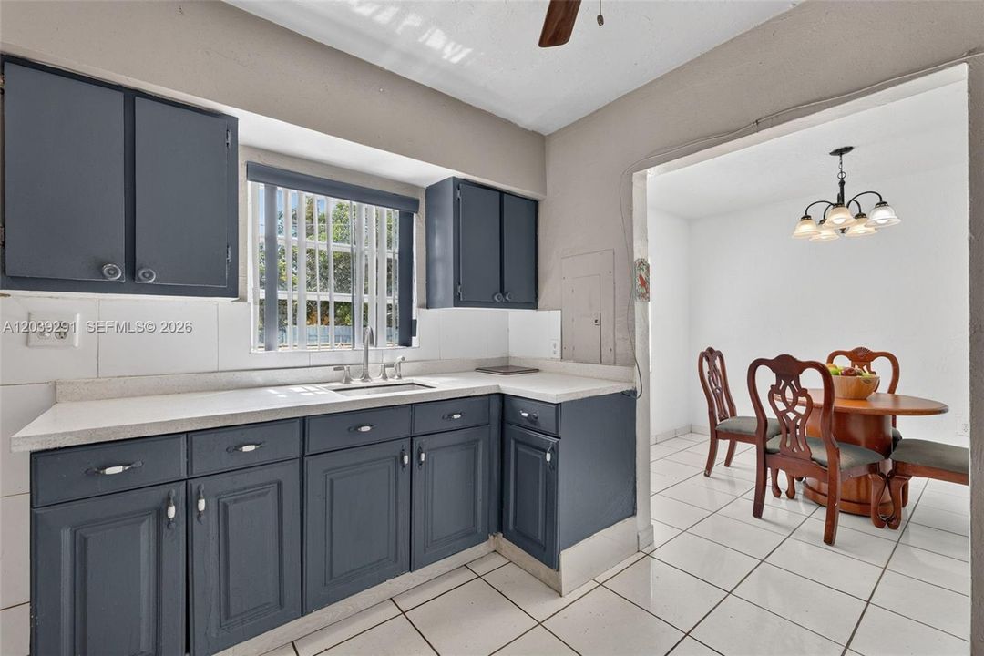 En Venta: $495,000 (4 camas, 2 baños, 1200 Pies cuadrados)