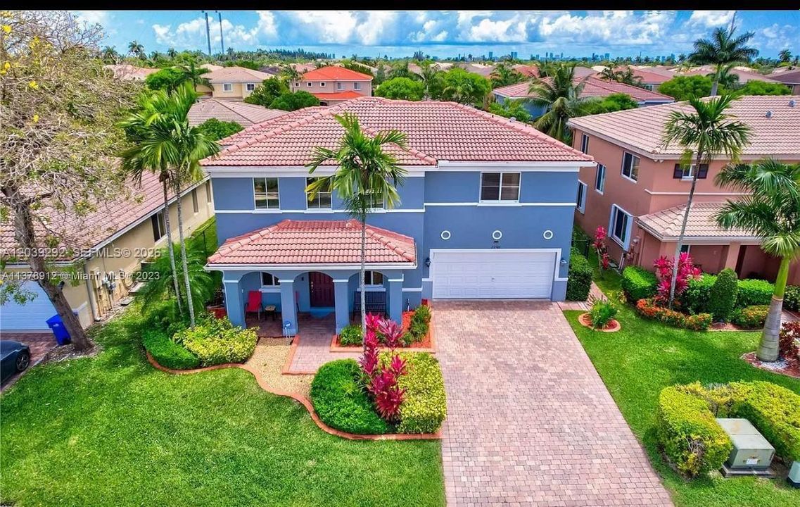 For Rent: $4,000 (3 beds, 2 baths, 2713 Square Feet)