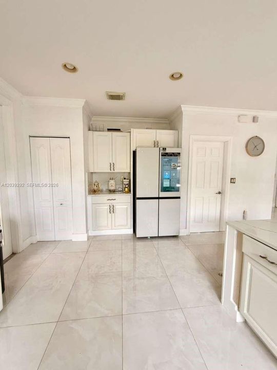 For Rent: $4,000 (3 beds, 2 baths, 2713 Square Feet)