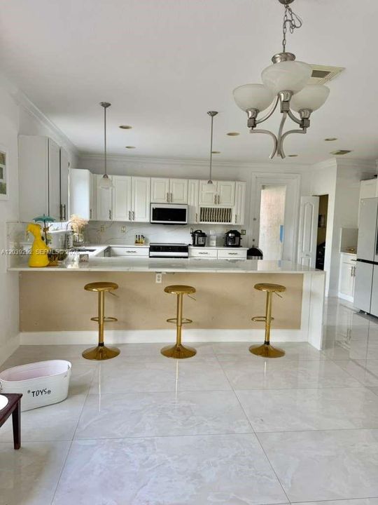 For Rent: $4,000 (3 beds, 2 baths, 2713 Square Feet)