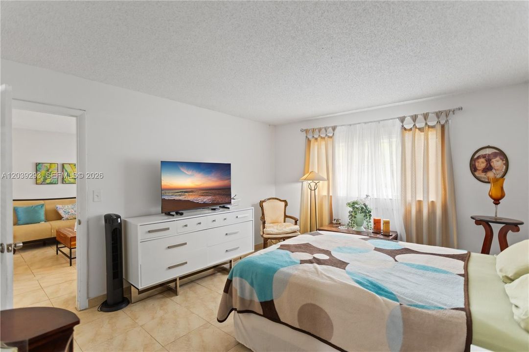 На продажу: $169,900 (2 спален, 2 ванн, 920 Квадратных фут)