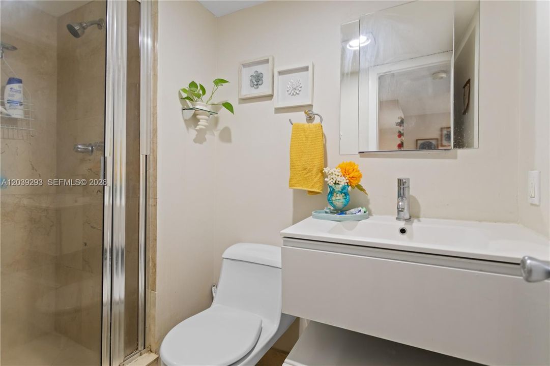 На продажу: $169,900 (2 спален, 2 ванн, 920 Квадратных фут)
