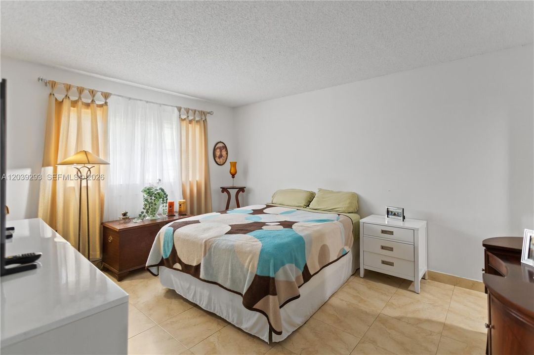 На продажу: $169,900 (2 спален, 2 ванн, 920 Квадратных фут)