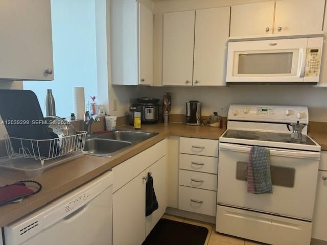 For Sale: $433,000 (1 beds, 1 baths, 814 Square Feet)