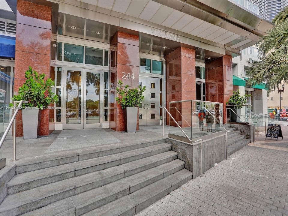 En Venta: $739,000 (2 camas, 2 baños, 1363 Pies cuadrados)