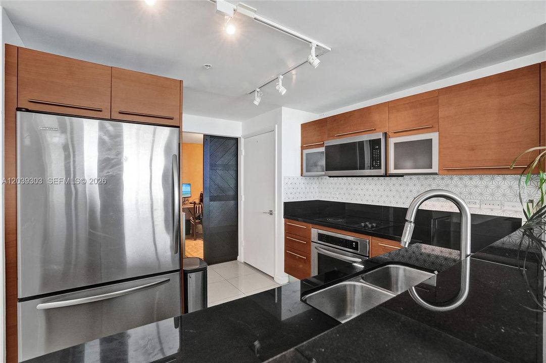 En Venta: $739,000 (2 camas, 2 baños, 1363 Pies cuadrados)