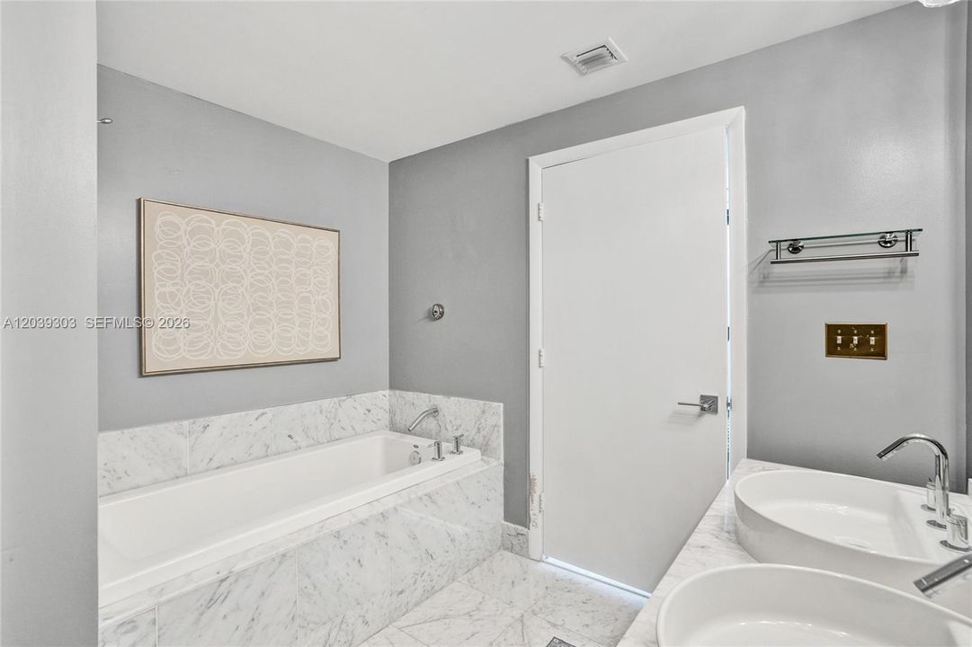 En Venta: $739,000 (2 camas, 2 baños, 1363 Pies cuadrados)