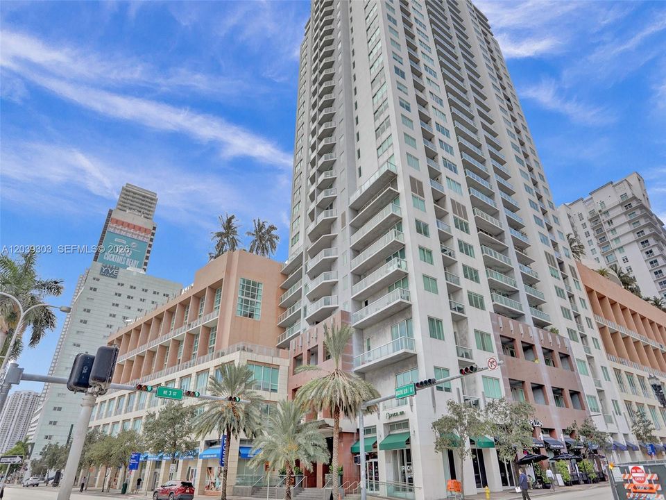 En Venta: $739,000 (2 camas, 2 baños, 1363 Pies cuadrados)