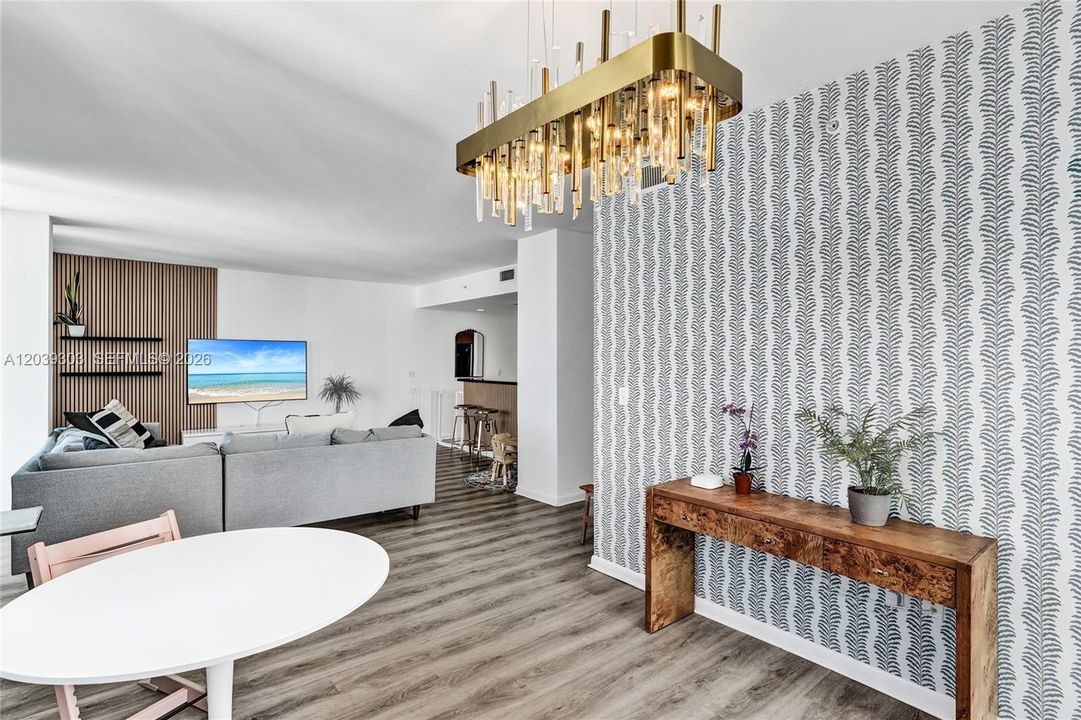 En Venta: $739,000 (2 camas, 2 baños, 1363 Pies cuadrados)