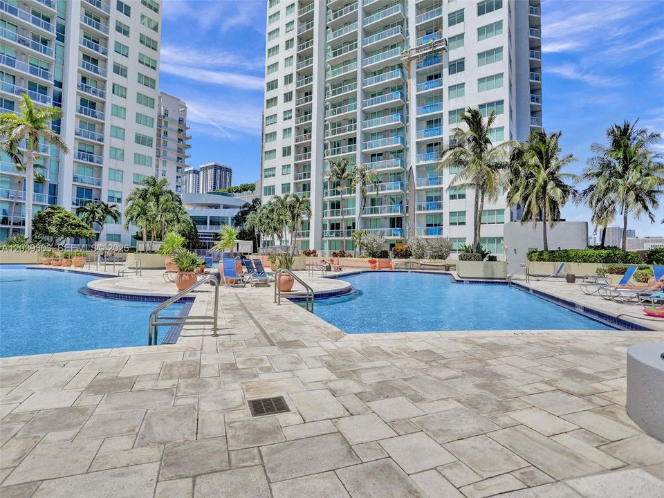 En Venta: $739,000 (2 camas, 2 baños, 1363 Pies cuadrados)