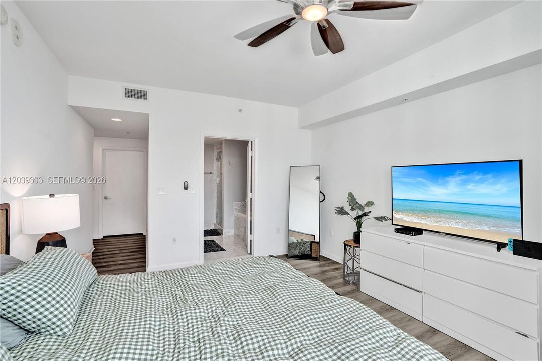 En Venta: $739,000 (2 camas, 2 baños, 1363 Pies cuadrados)