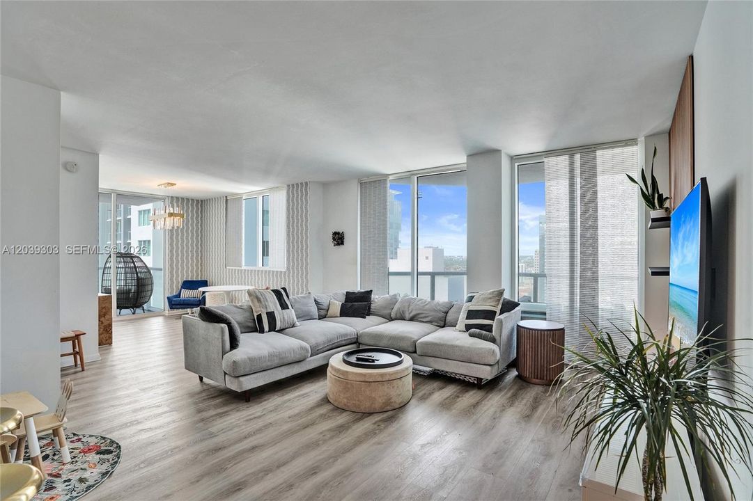 En Venta: $739,000 (2 camas, 2 baños, 1363 Pies cuadrados)