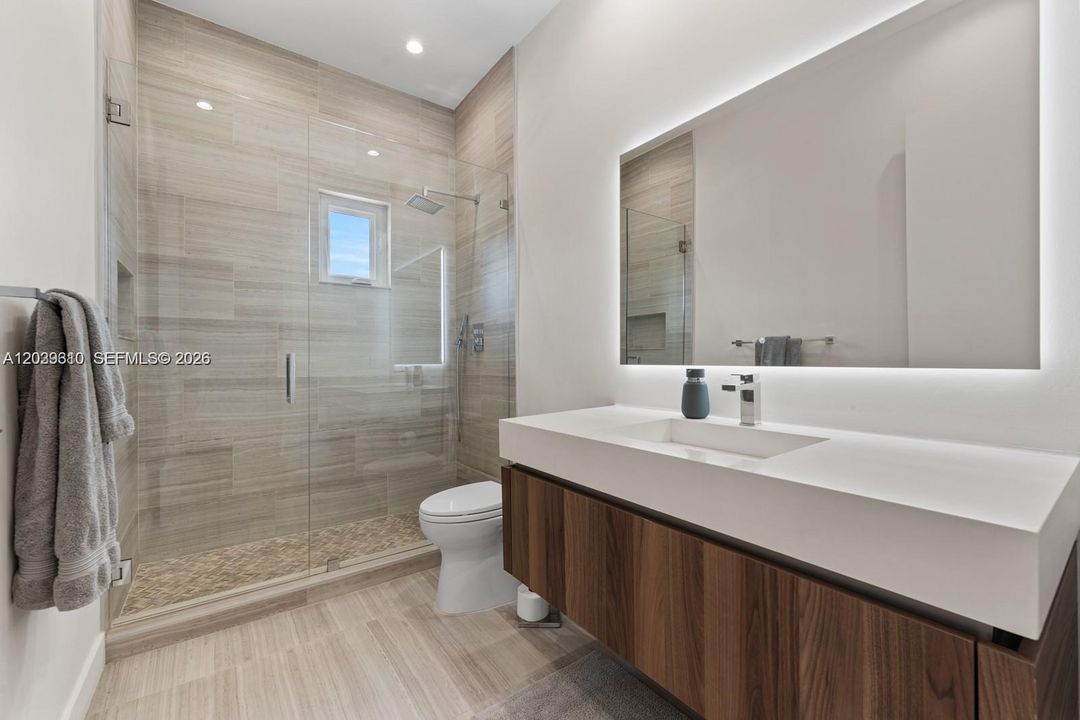 For Sale: $1,995,000 (6 beds, 4 baths, 3548 Square Feet)